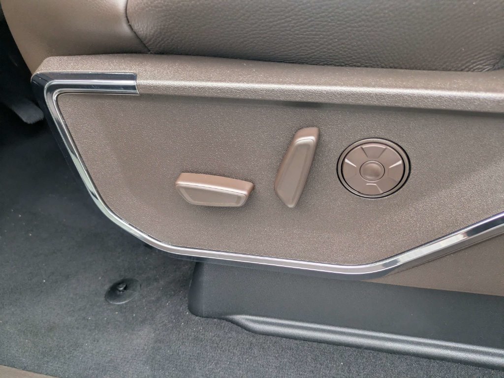 New 2026 Star White Metallic Tri-Coat Ford F-250® King Ranch® image 43