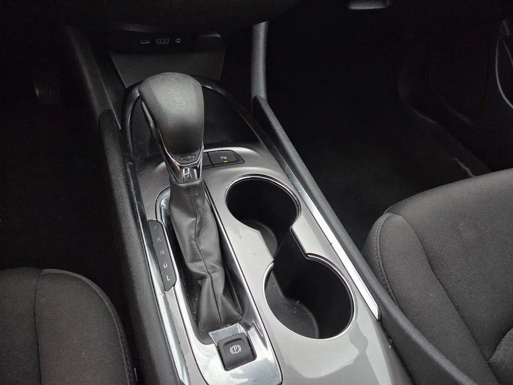 Used 2023 White Chevrolet LT image 11