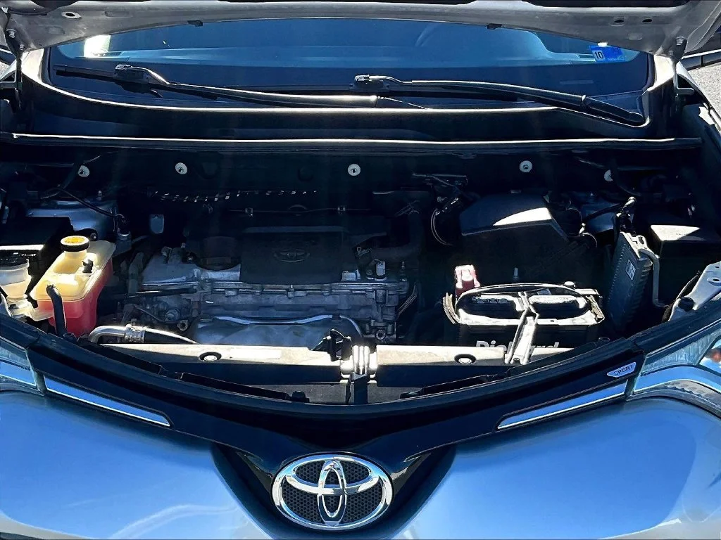 Used 2016 Silver Toyota LE image 31
