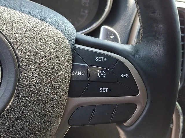 Used 2017 Red Jeep Limited image 27