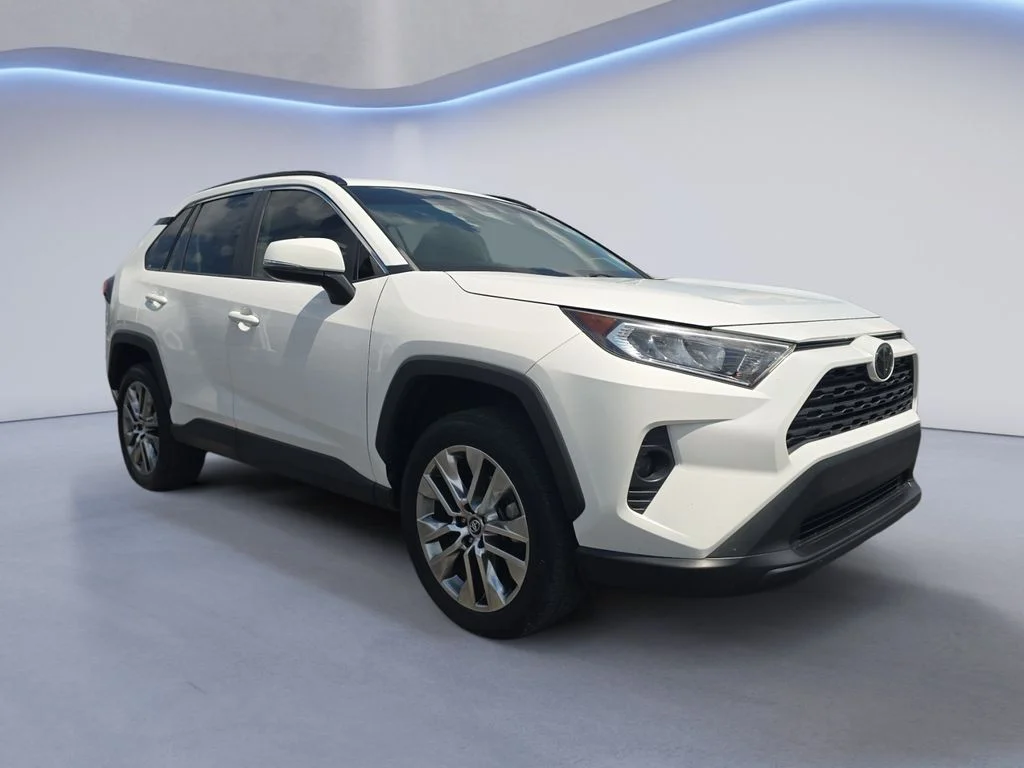 Used 2020 Super White Toyota XLE Premium image 8