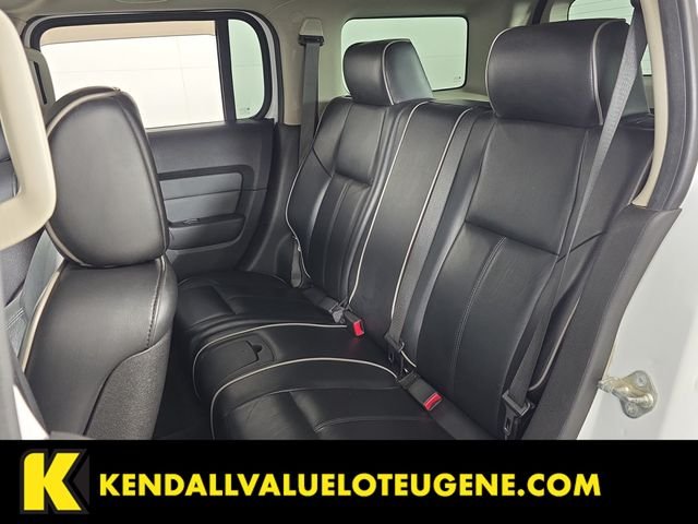 Used 2007 White Hummer Base image 25