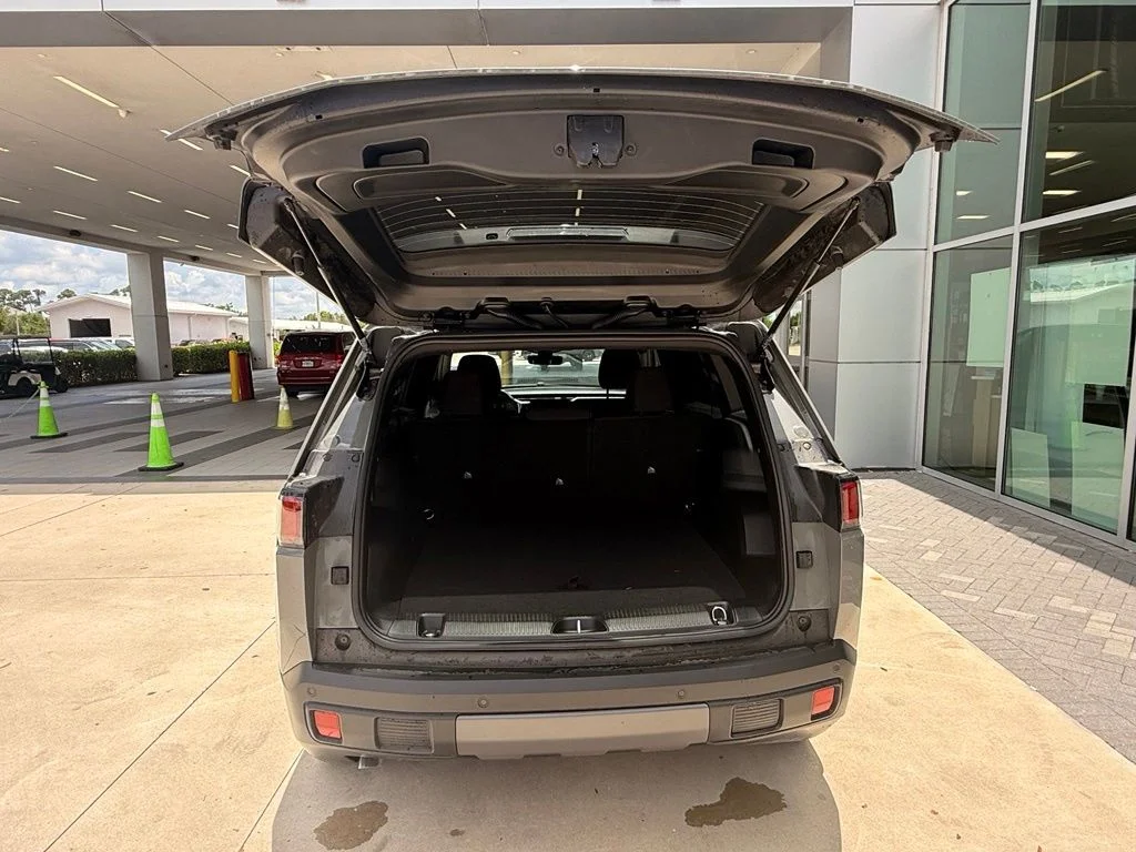 New 2026 Sting-Gray Clearcoat Jeep Laredo image 37