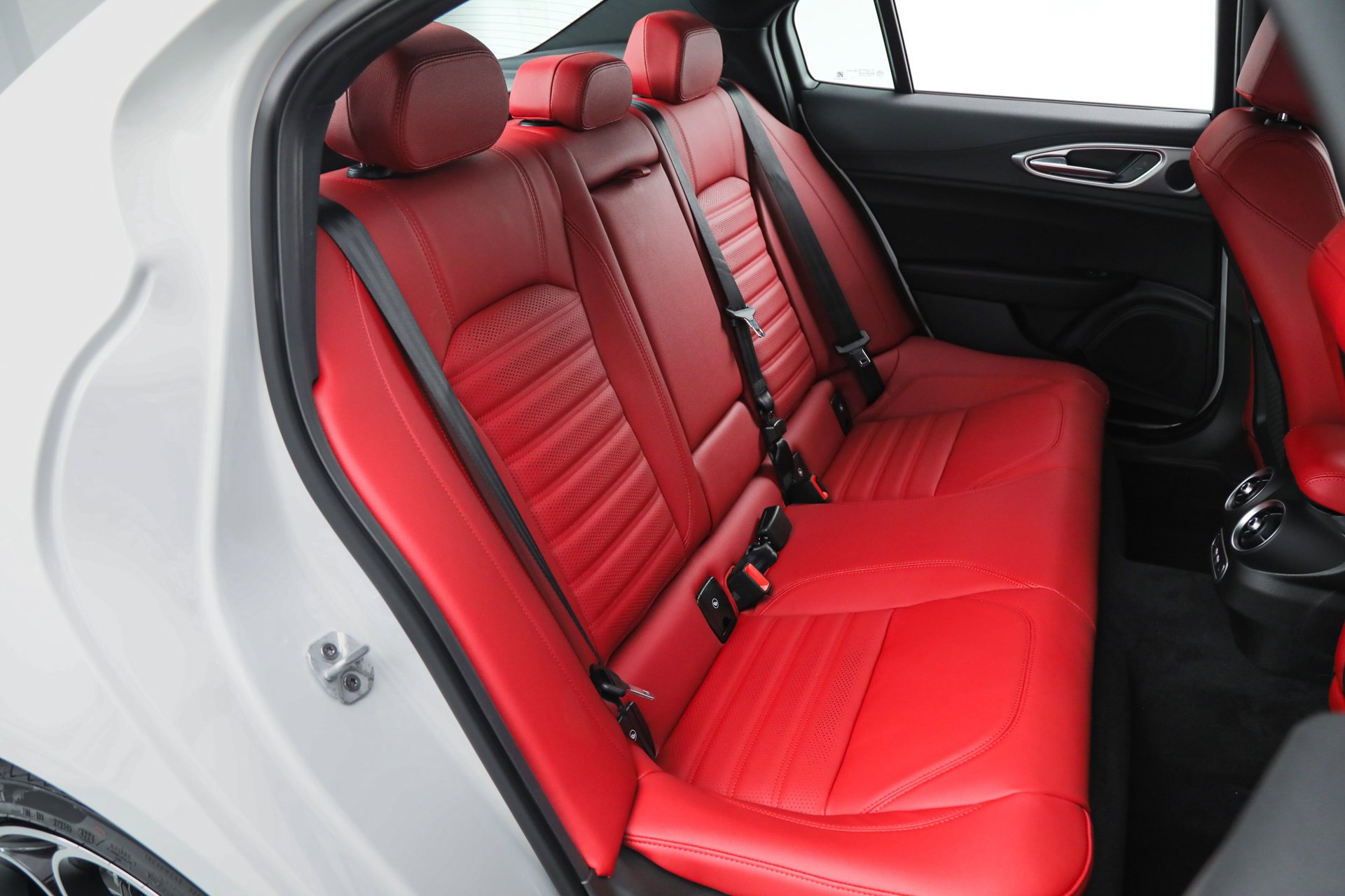 2025 Alfa Romeo Giulia Base - Photo 16