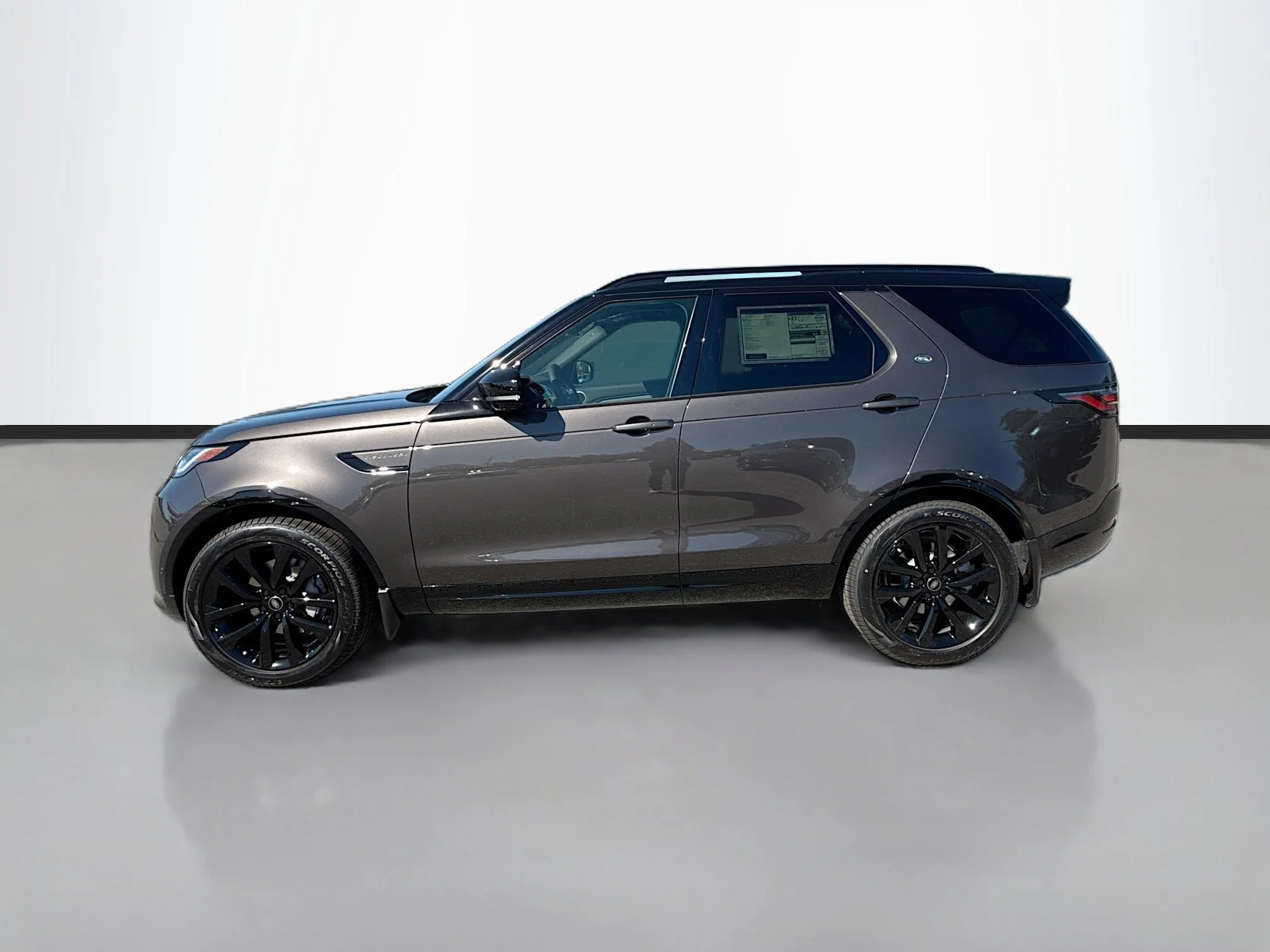 New 2026 Charente Grey Land Rover Dynamic SE image 2