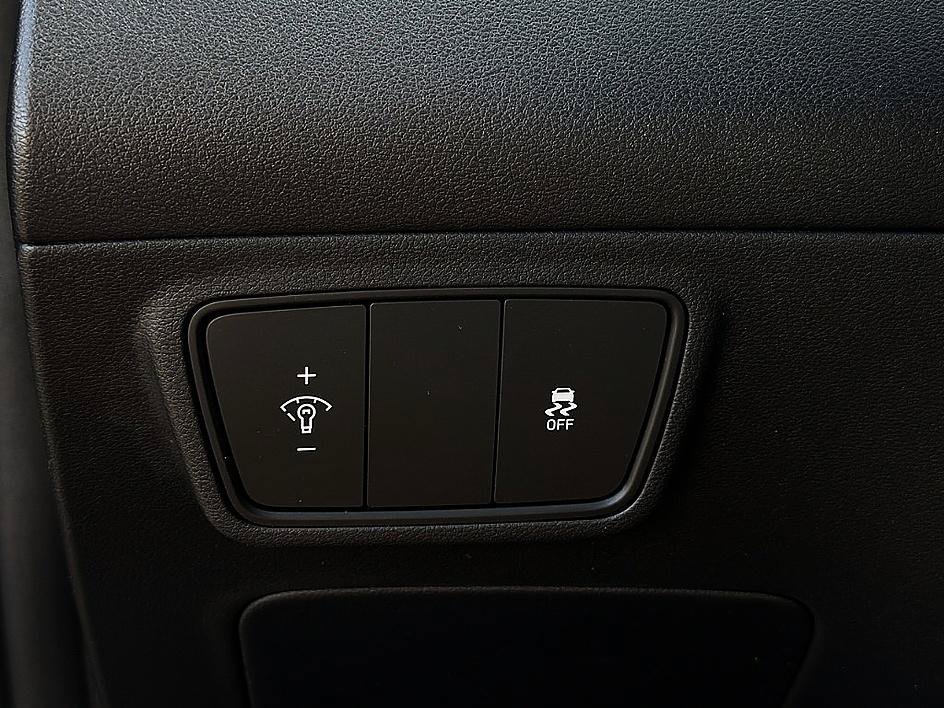 Used 2022 Phantom Black Hyundai SEL image 21