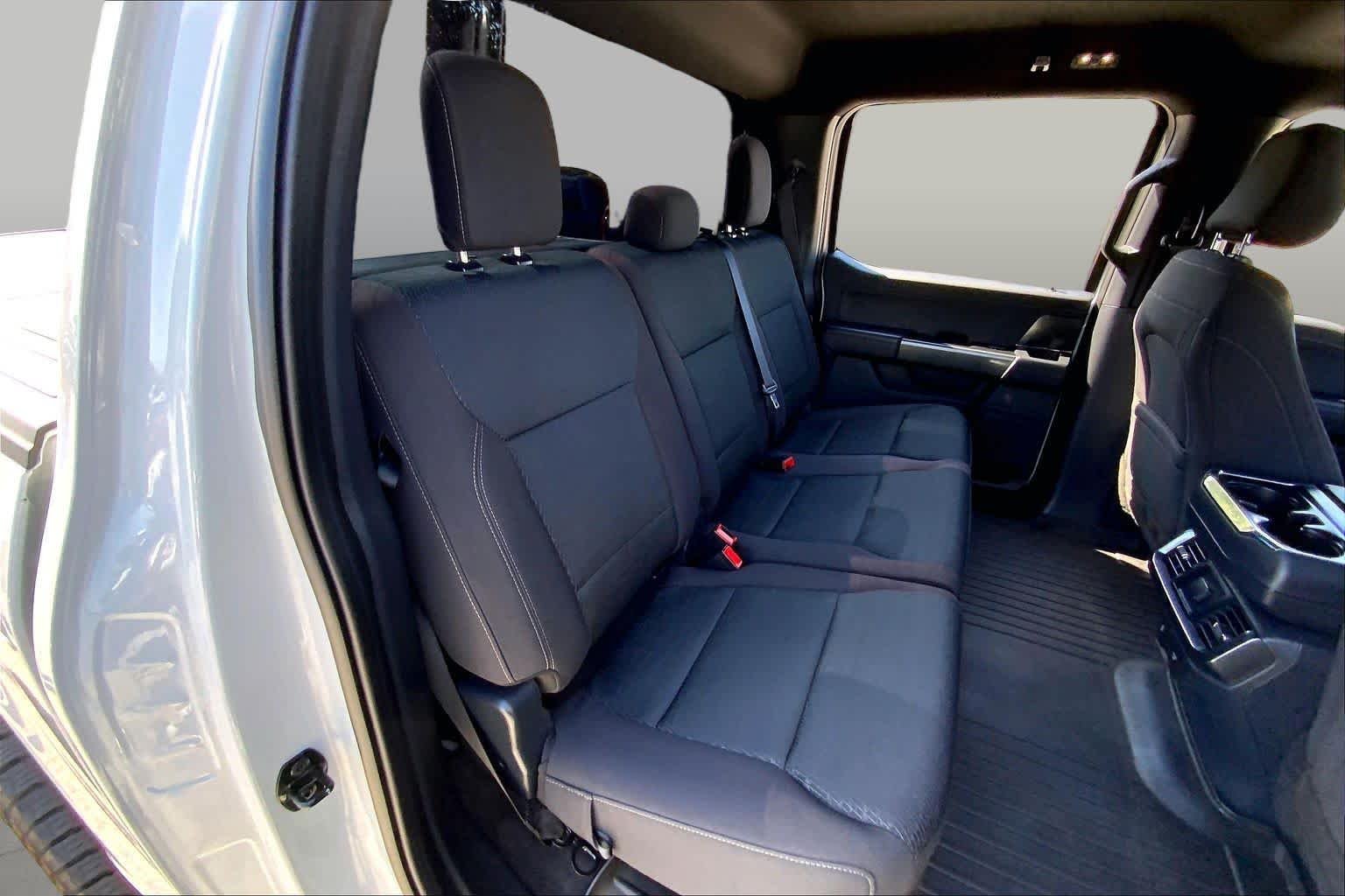 Used 2023 Avalanche Gray Ford XLT image 34