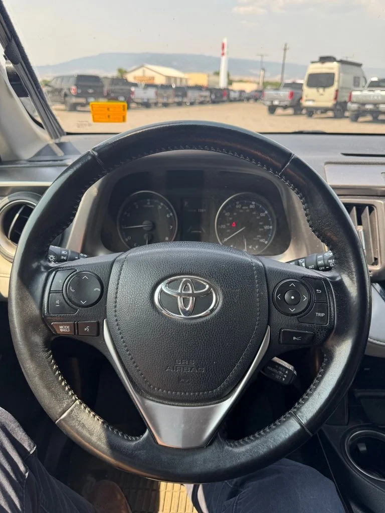 Used 2018 Magnetic Gray Metallic Toyota XLE image 21