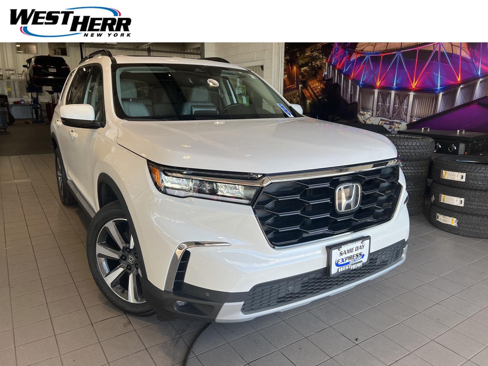 Used 2024 Platinum White Pearl Honda Touring image 1