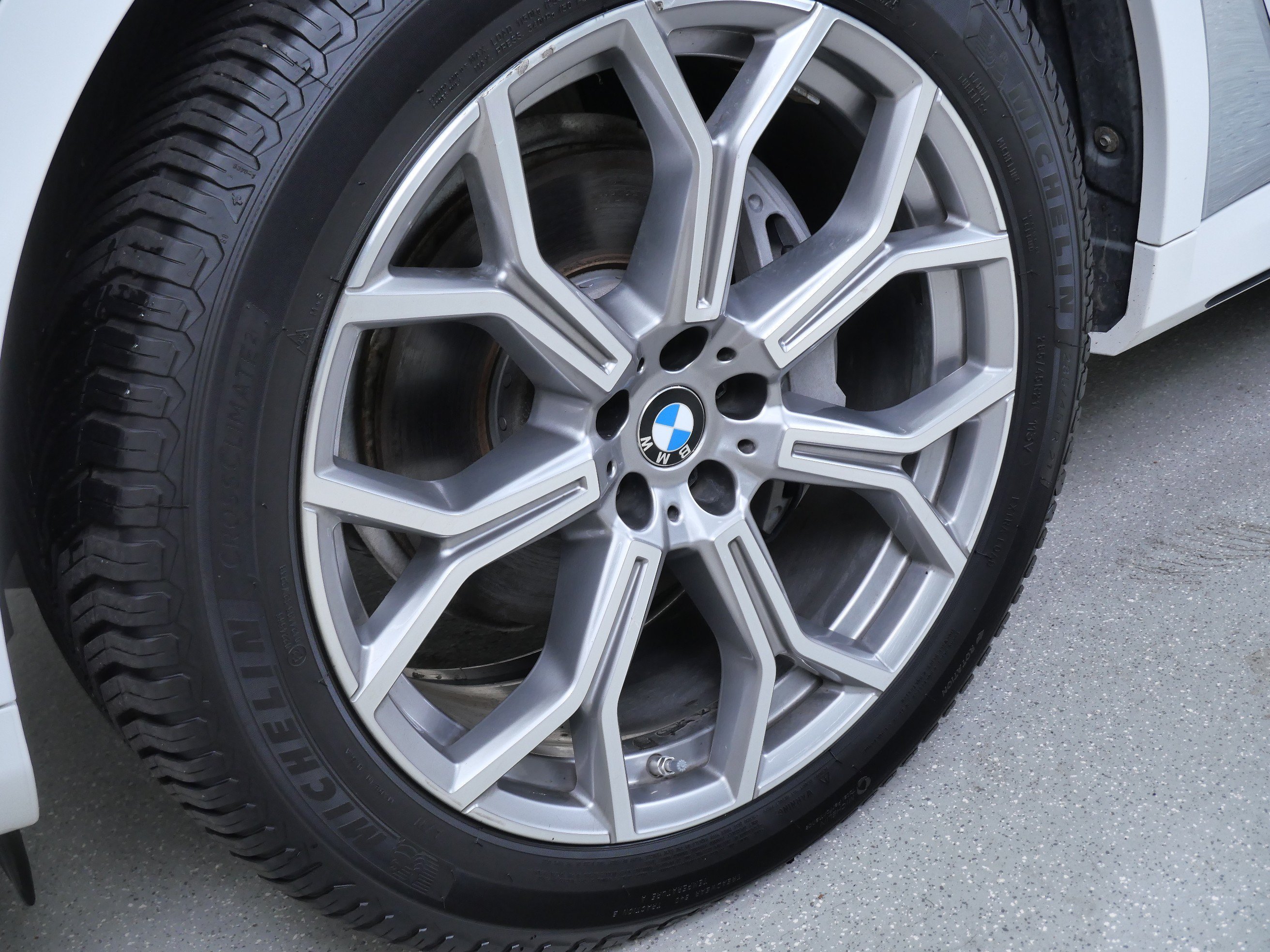 Used 2019 Alpine White BMW xDrive40i image 13
