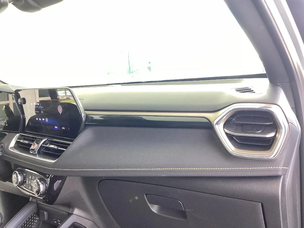 Used 2025 Sterling Gray Metallic Chevrolet ACTIV image 17