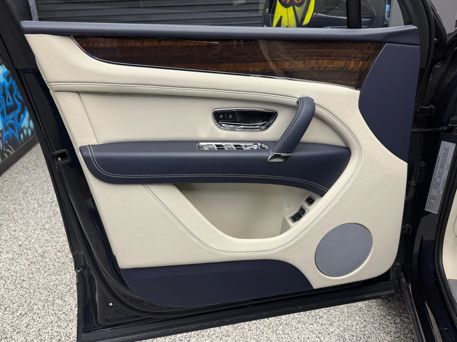 Used 2019 Dk. Blue Bentley V8 image 7