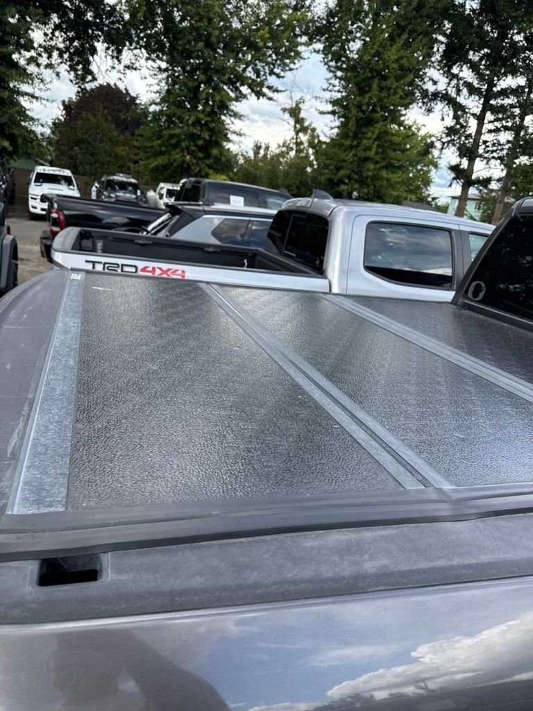 Used 2015 Granite Crystal Metallic Clearcoat Ram Laramie image 10