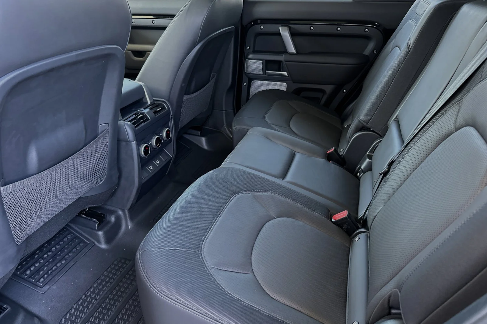 New 2024 Santorini Black Land Rover X-Dynamic SE image 12