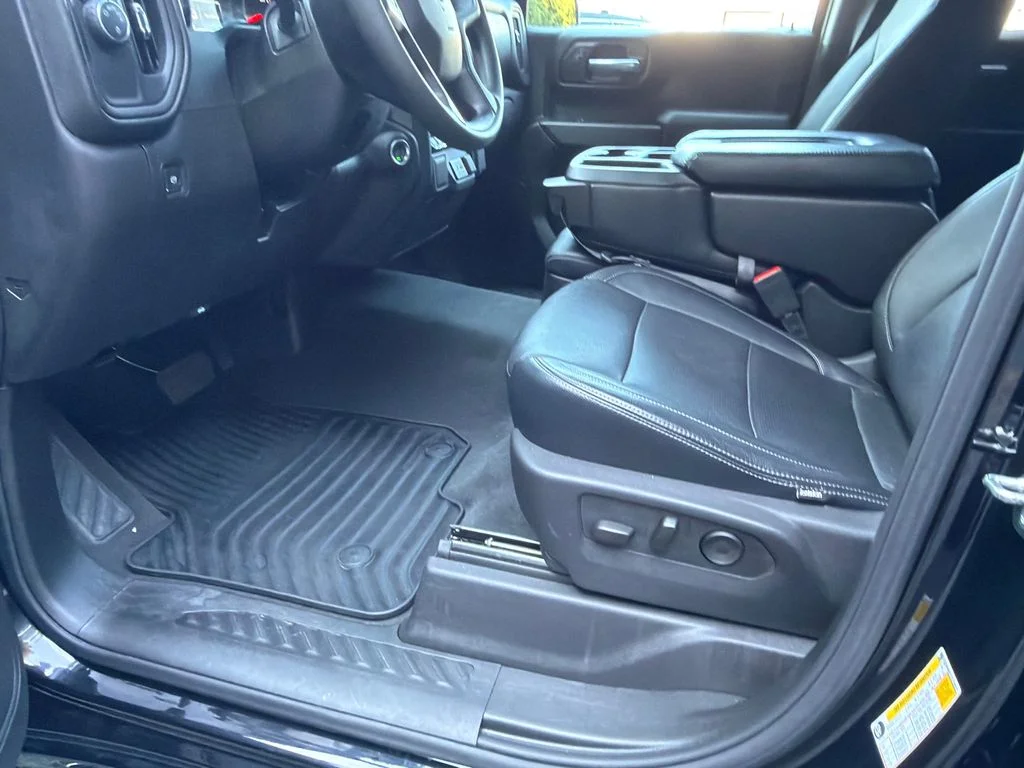 Used 2025 Black Chevrolet Custom image 9