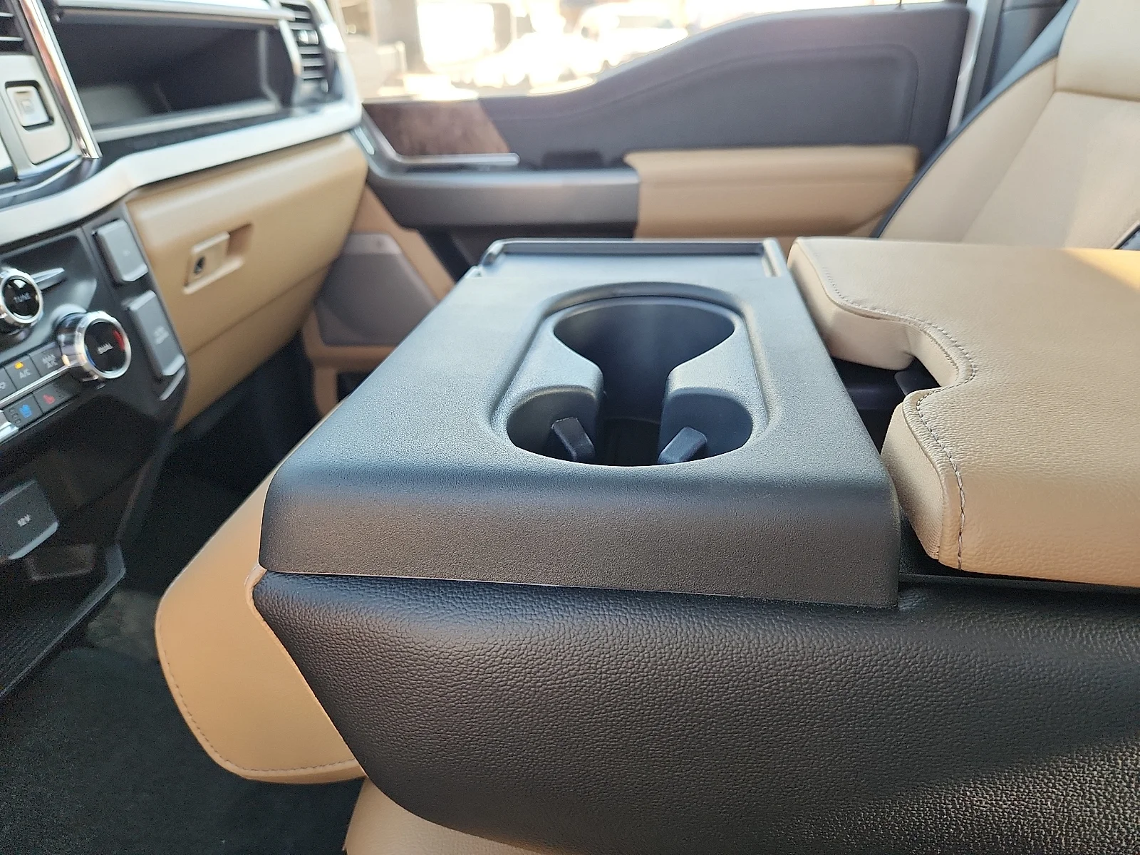 New 2026 Oxford White Ford Lariat image 25