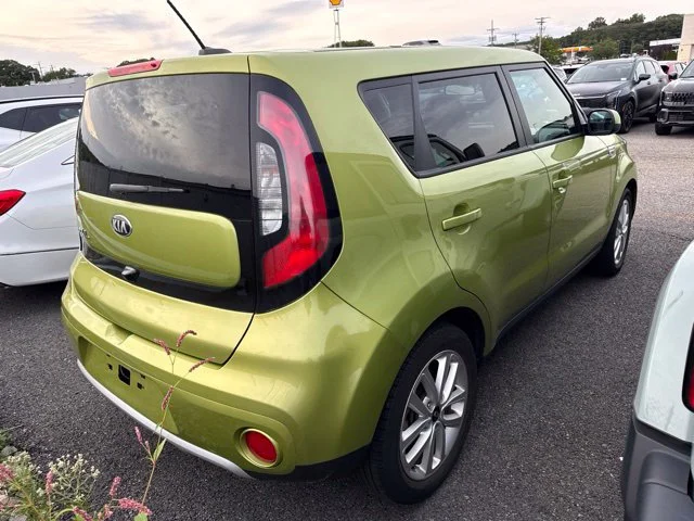 Used 2018 Green Kia Plus image 3