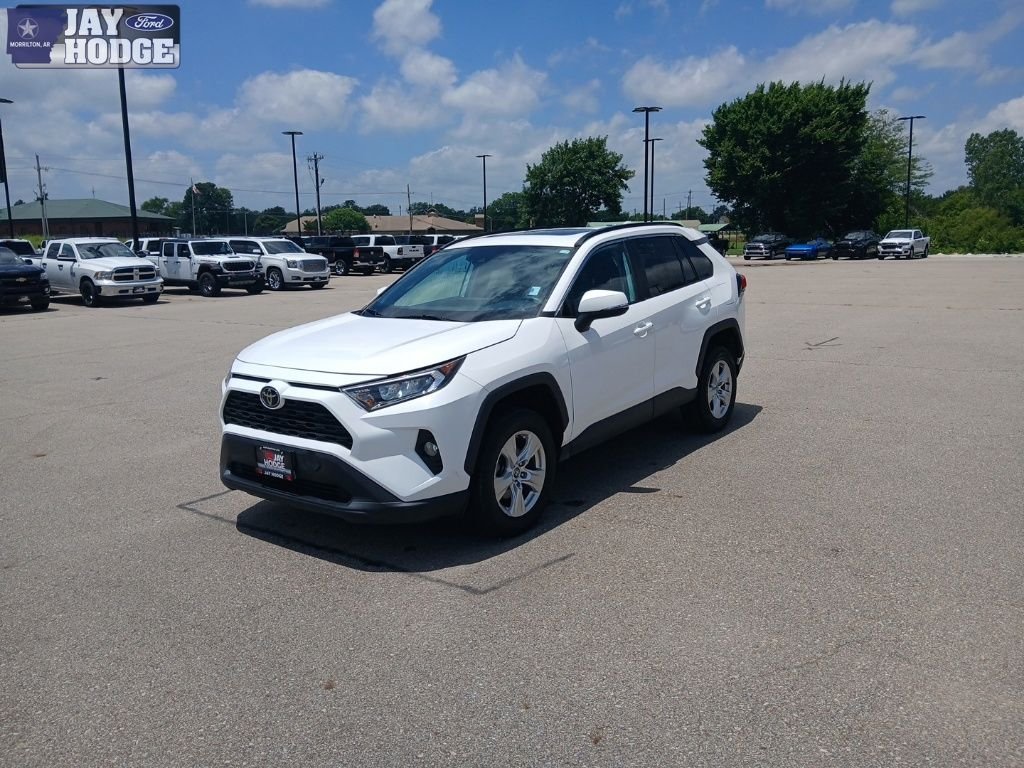 Used 2021 White Toyota XLE image 5
