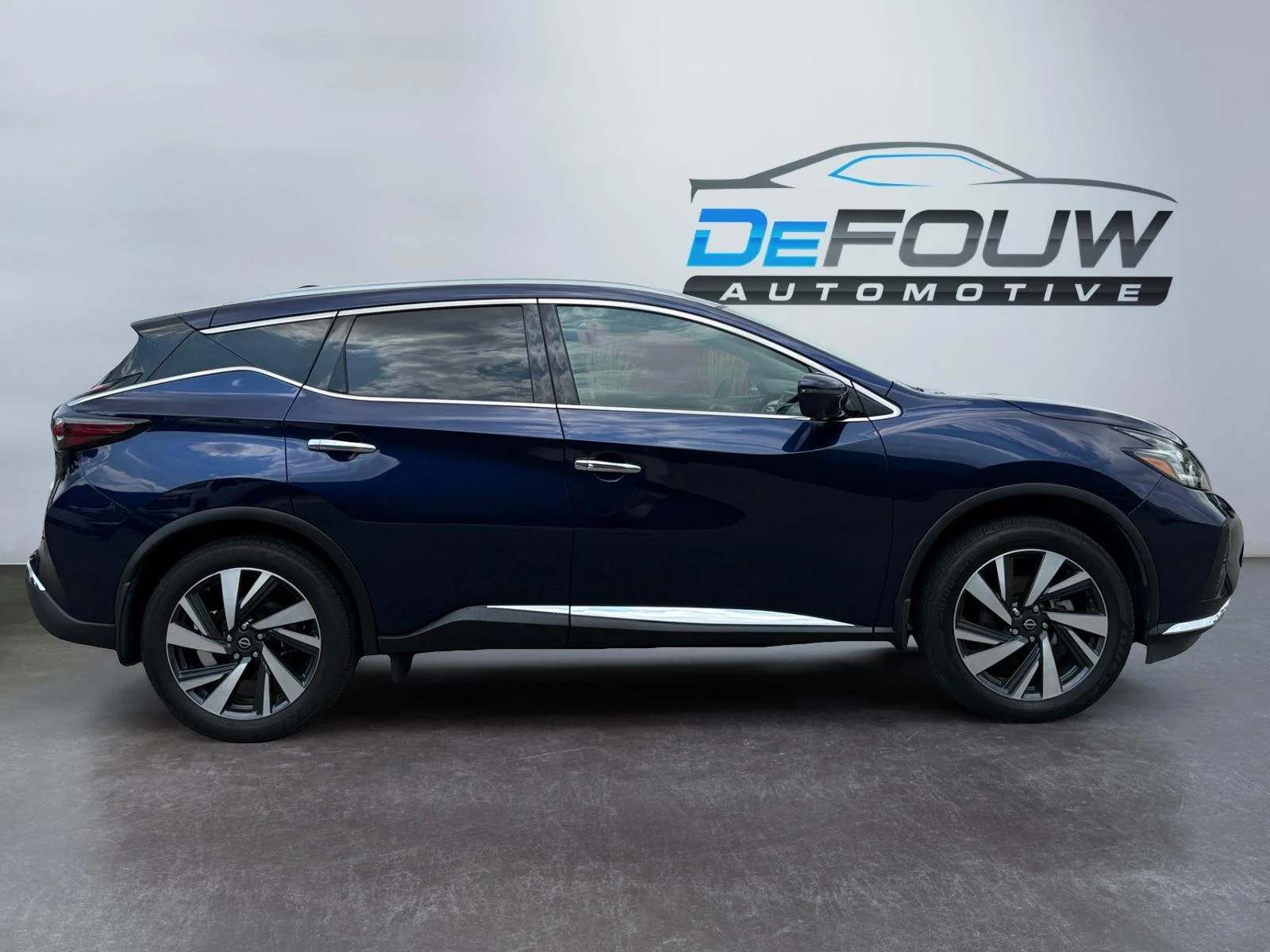 Used 2024  Nissan SL image 2