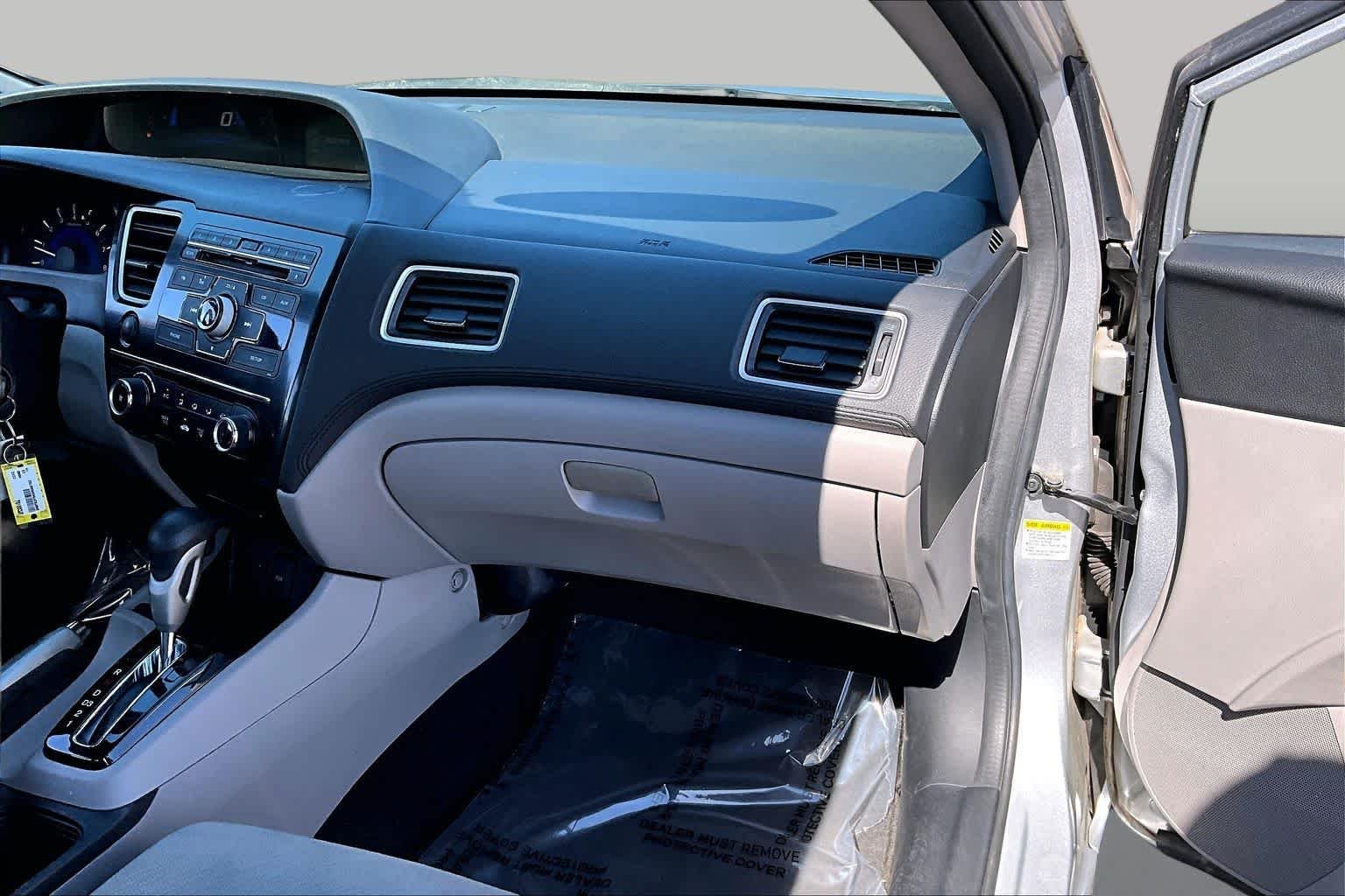 Used 2013 Alabaster Silver Metallic Honda LX image 18