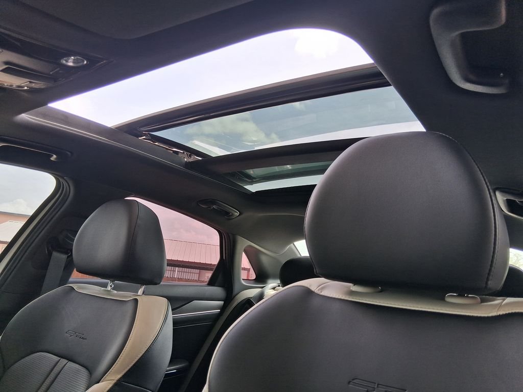 Used 2025 White Kia GT-Line image 21