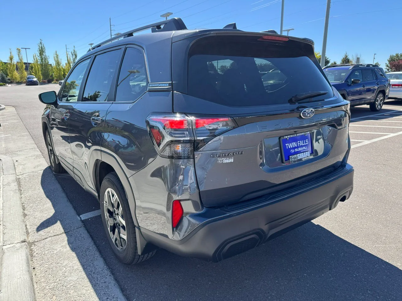 Used 2025 Magnetite Gray Metallic Subaru Premium image 5