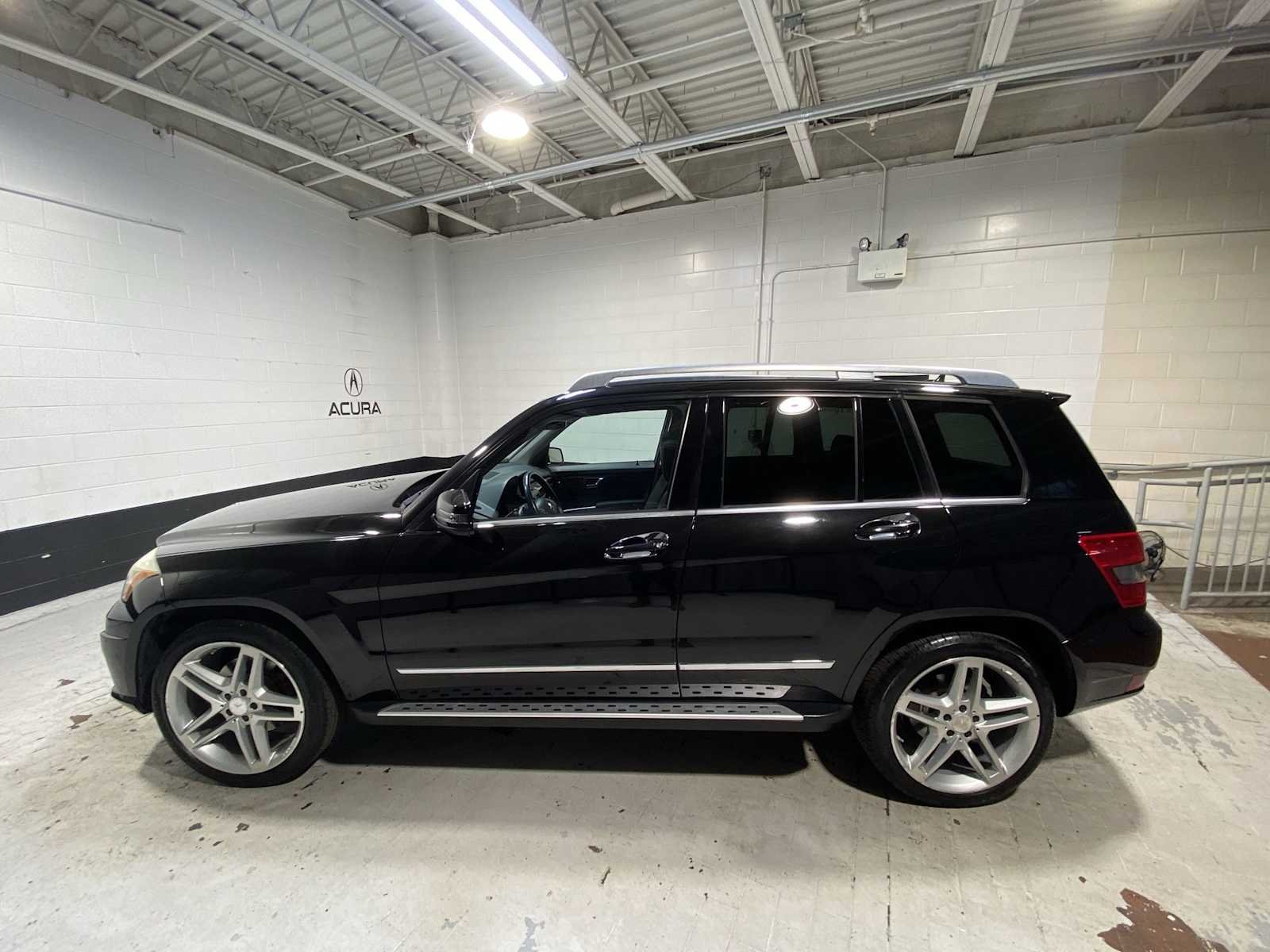 Used 2010 Black Mercedes-Benz GLK 350 image 3