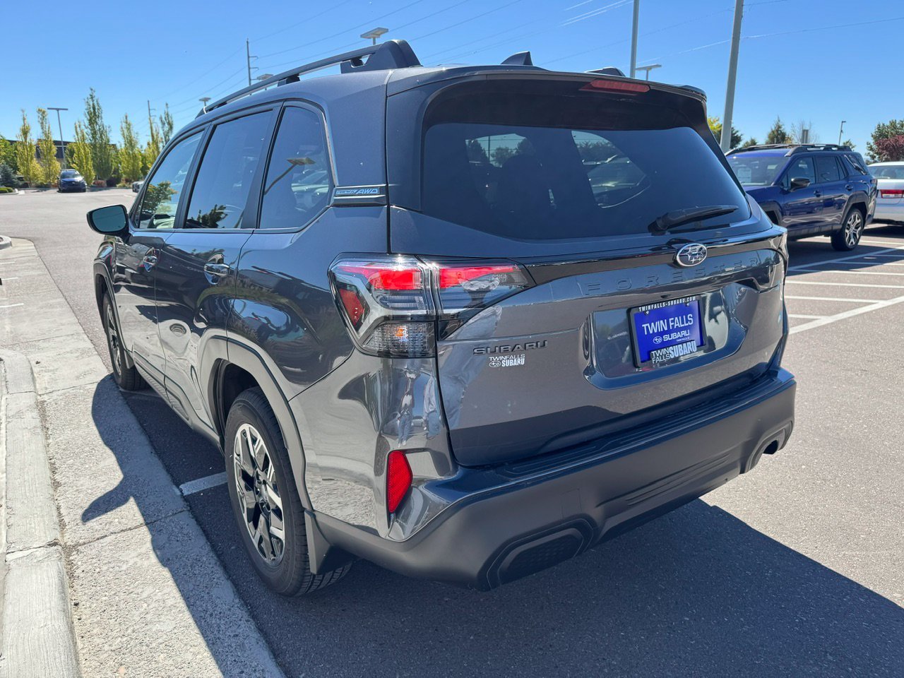 Used 2025 Magnetite Gray Metallic Subaru Premium image 5