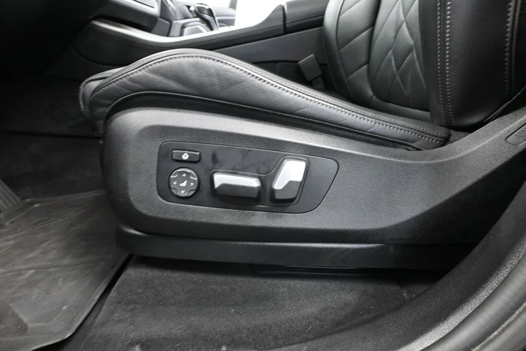 Used 2023 Gray BMW xDrive40i image 21