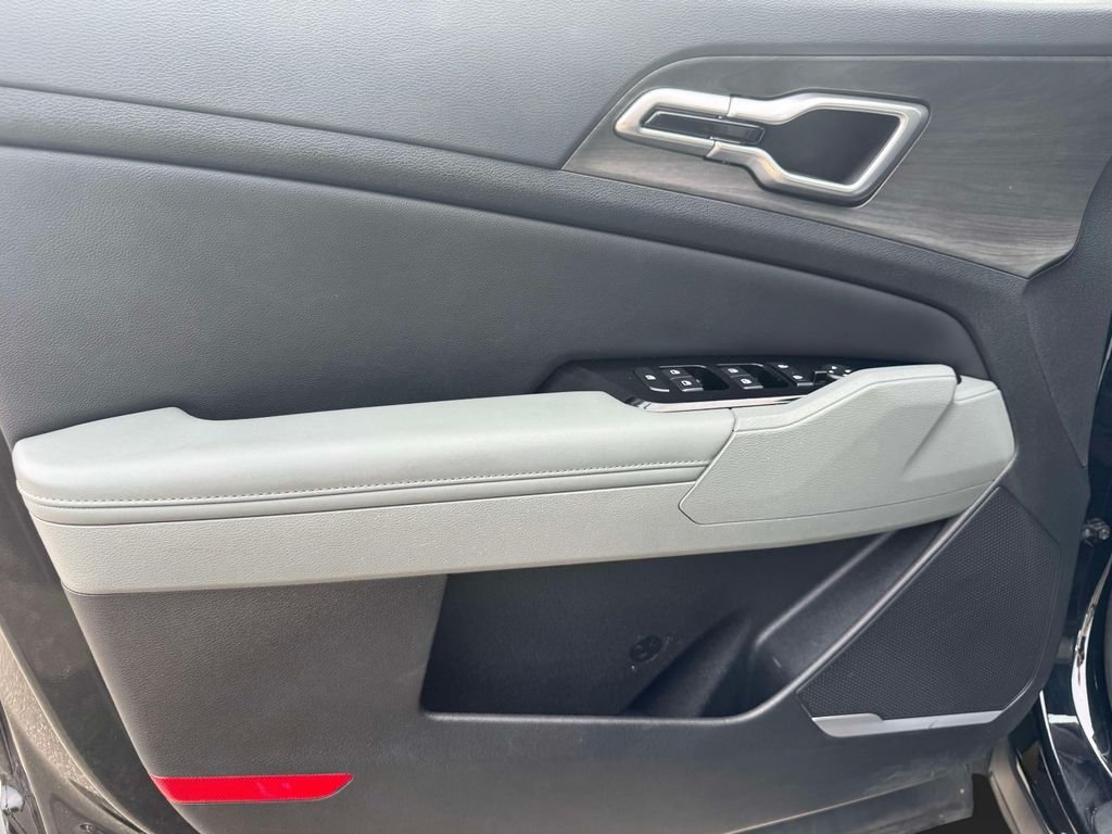Used 2023 Black Kia X-Line image 14