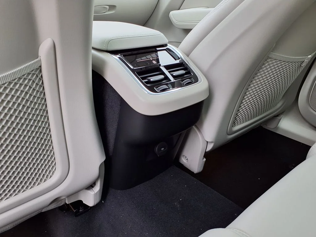 New 2026 Crystal White Volvo Ultra image 17