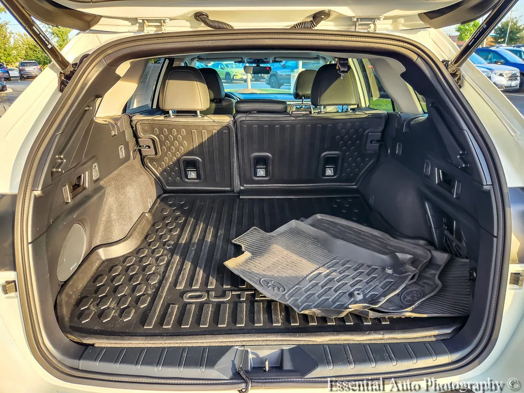Used 2025 White Subaru Onyx Edition image 18