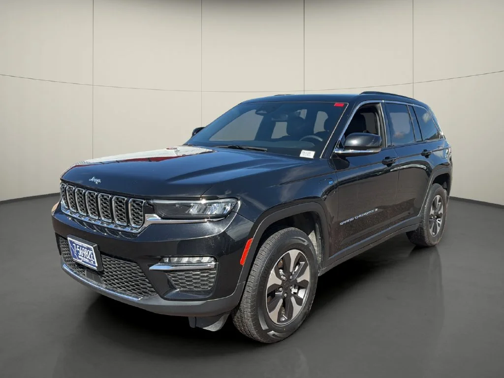 Used 2024 Black Jeep 4xe image 3