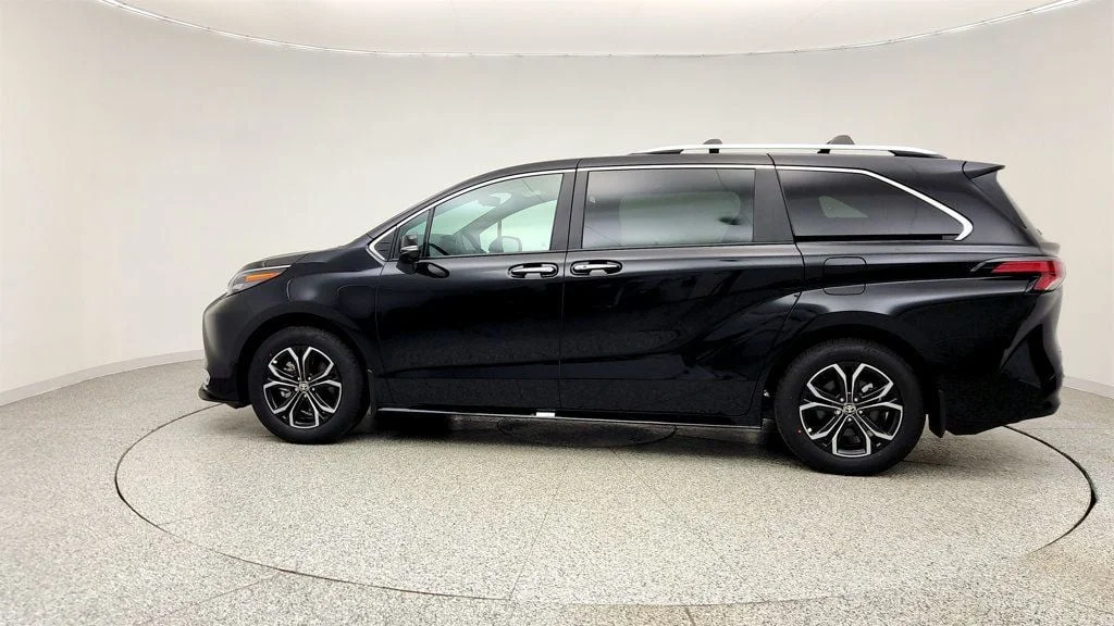 Used 2026 Midnight Black Metallic Toyota Platinum AWD 7-Seater w/ 1080p HD Rear Seat Entertainment image 8