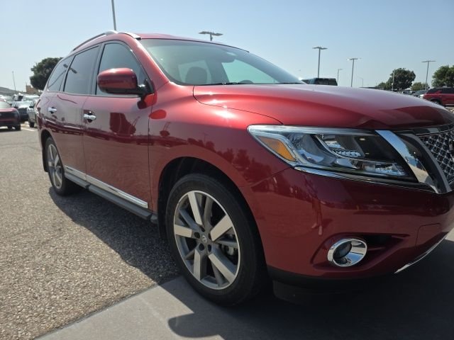 Used 2014 Red Nissan Platinum image 1