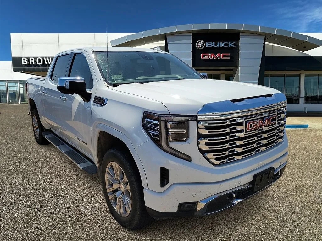 2023 GMC Sierra 4WD Crew Cab Short Box Denali's photo
