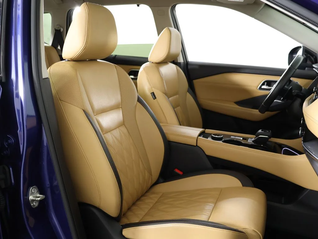 Used 2023  Nissan Platinum image 33