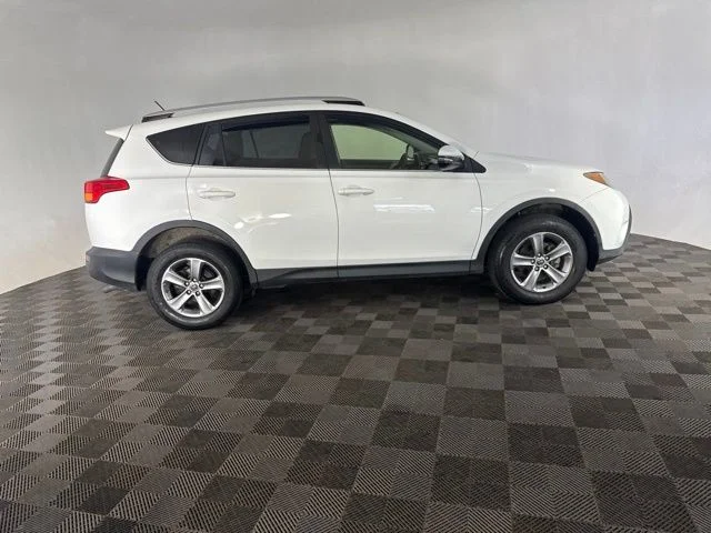 Used 2015 White Toyota XLE image 5