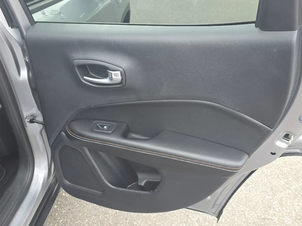 Used 2021 Billet Silver Metallic Clear Coat Jeep Latitude image 23