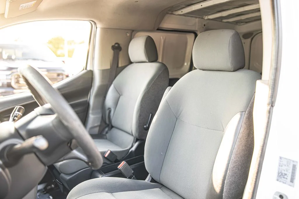 Used 2015 White Nissan S image 13