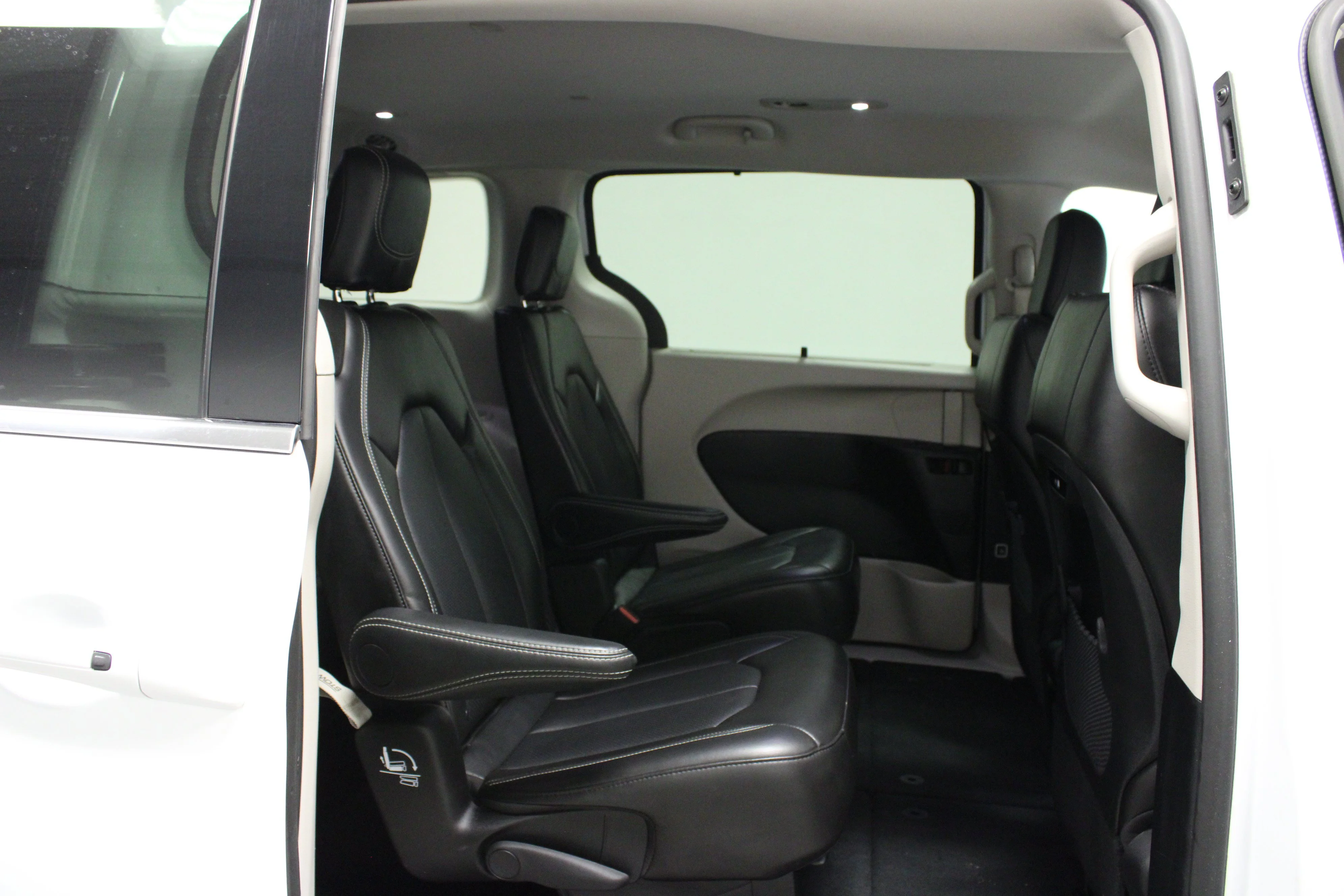 Used 2024 Bright White Clearcoat Chrysler Touring L image 16