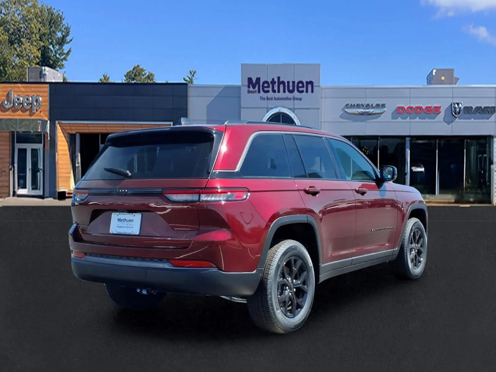 New 2026 Velvet Red Pearl-Coat Exterior Paint Jeep Laredo Altitude image 7