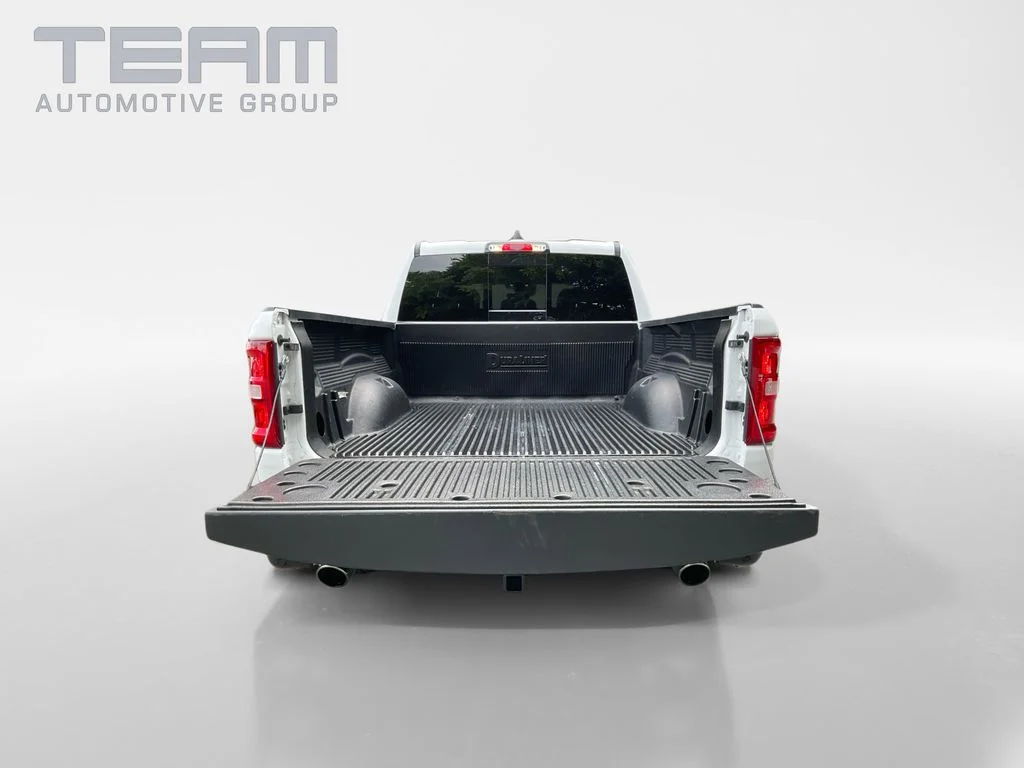 Used 2025 White Ram Big Horn/Lone Star image 13