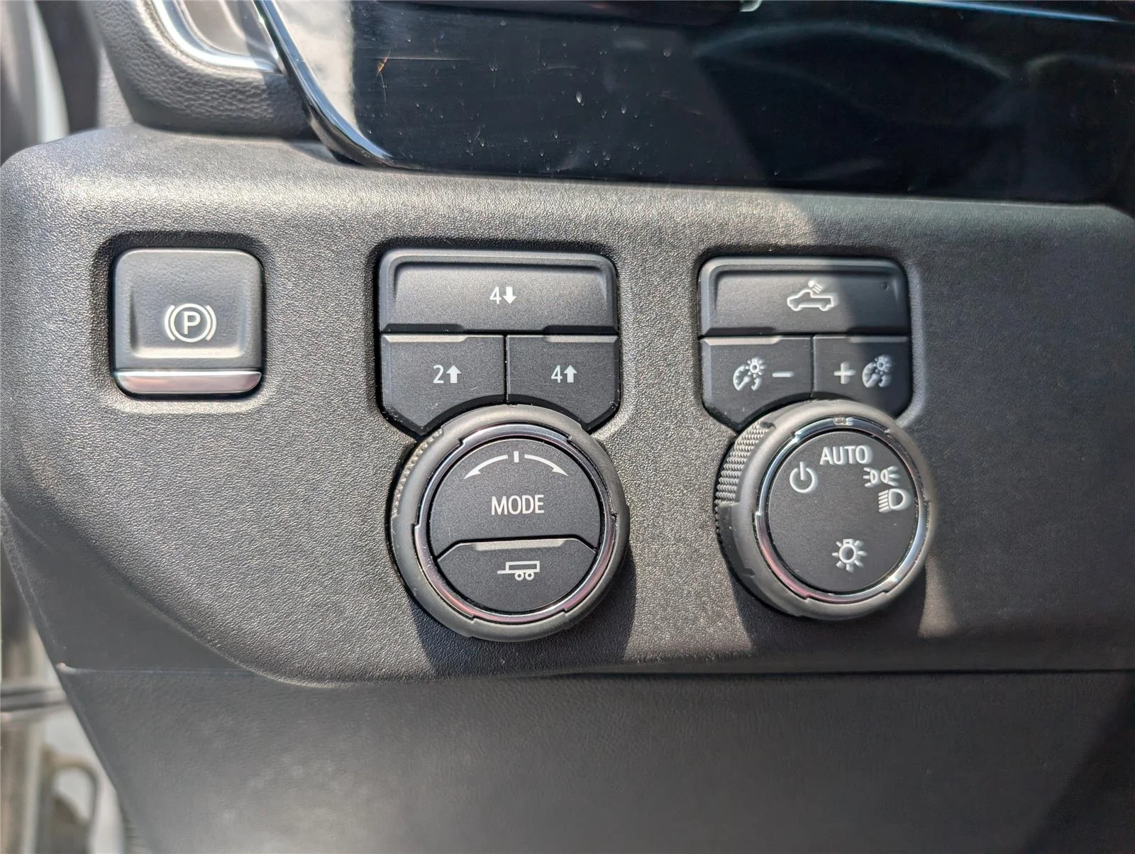 Used 2024 Summit White Chevrolet LT image 31