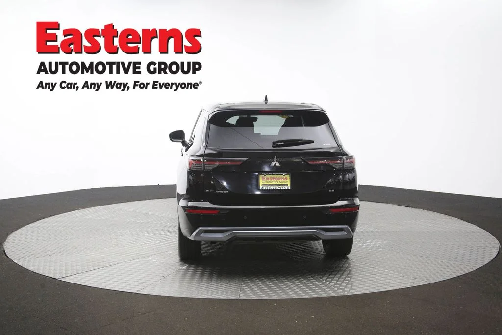 Used 2025 Black Mitsubishi SE image 37