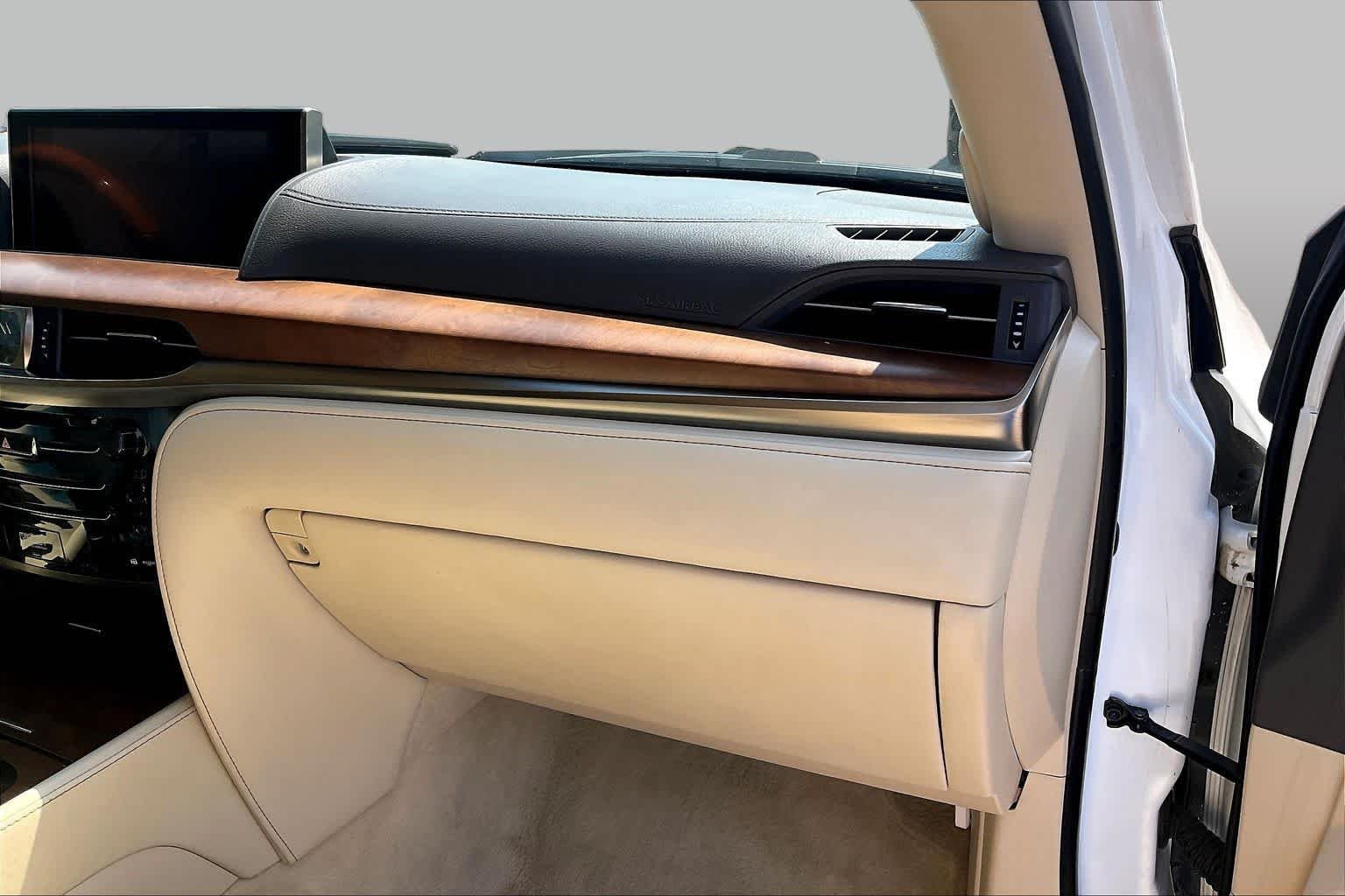 Used 2017 Starfire Pearl Lexus  image 17