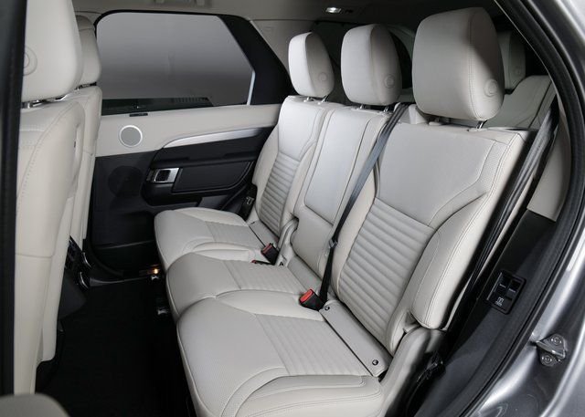 New 2026 Eiger Grey Land Rover Dynamic SE image 5