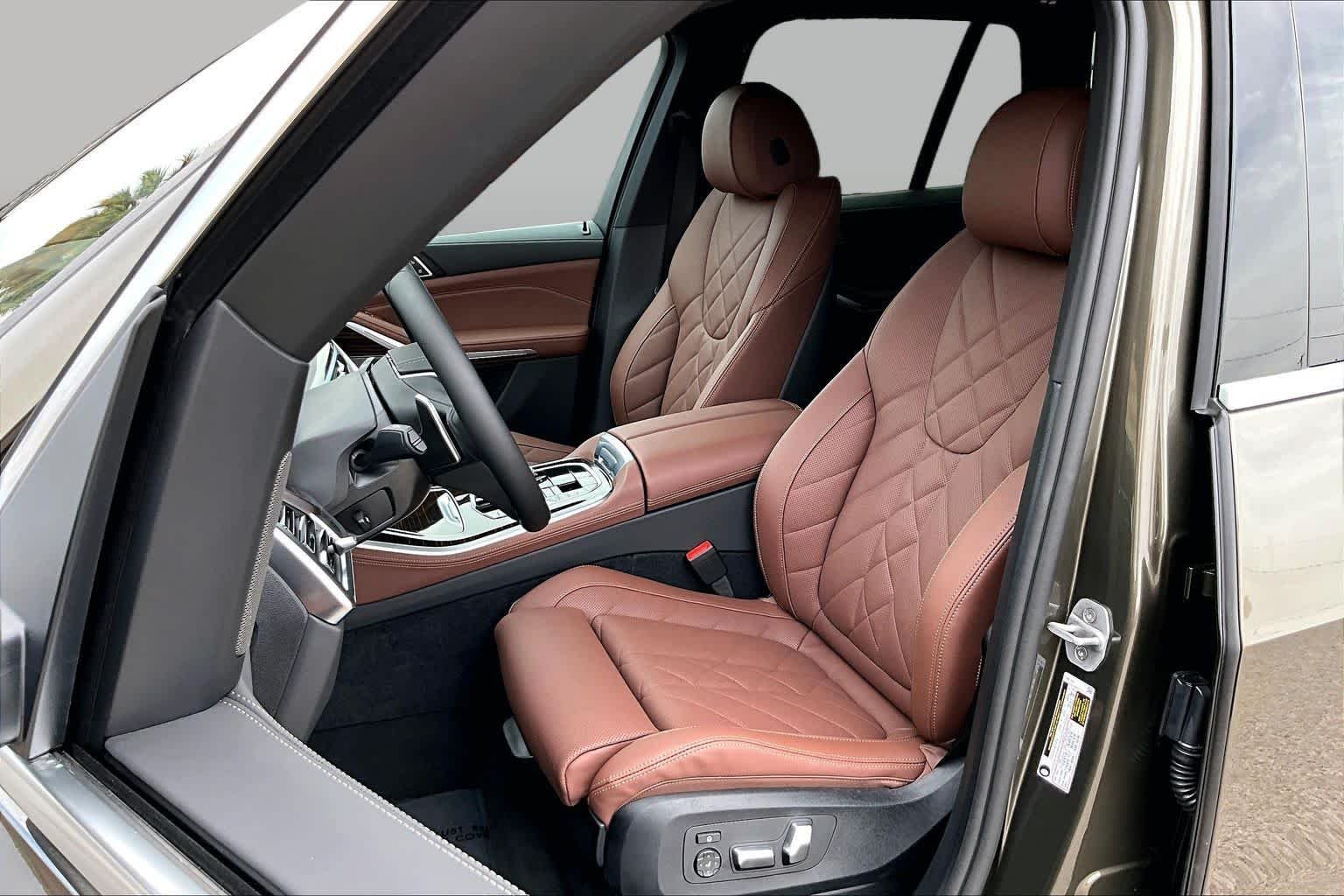 New 2026 Manhattan Green Metallic BMW sDrive40i image 9