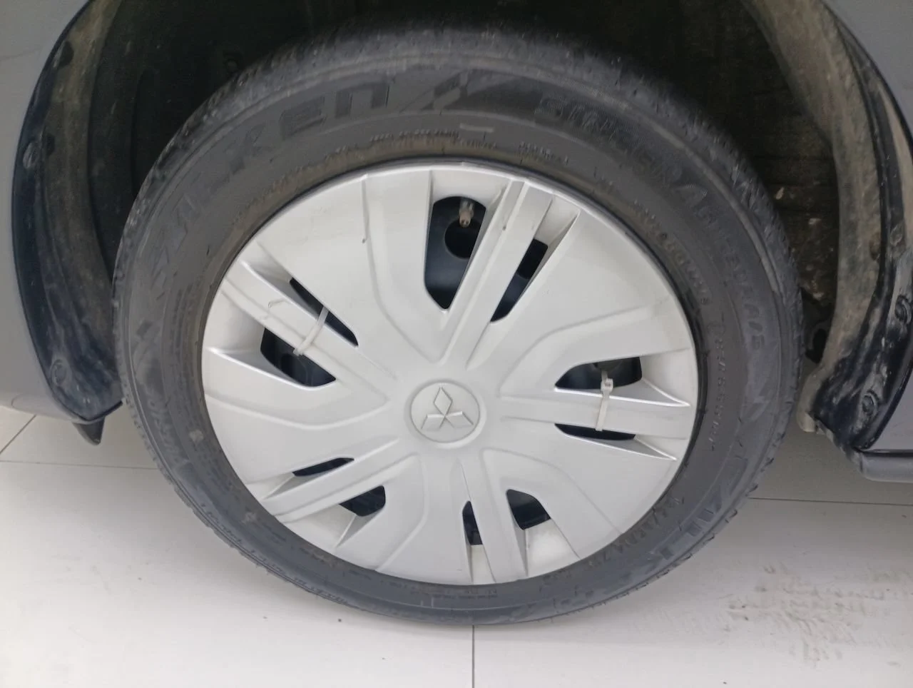 Used 2024 Graphite Gray Mitsubishi ES image 18