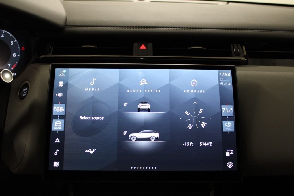 Used 2026 Fuji White Land Rover Dynamic SE image 27